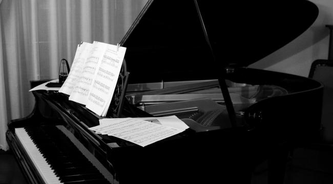 Grand piano